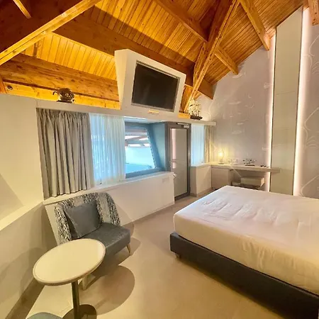 Отель La Bussola 4*