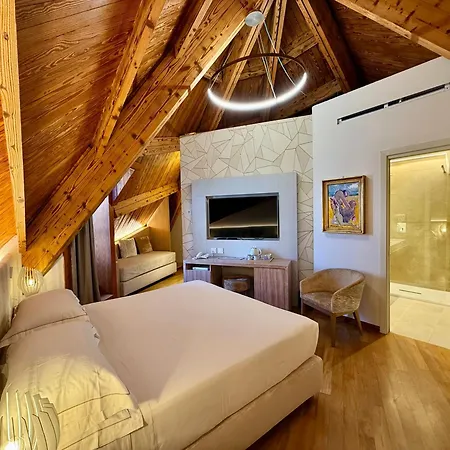 La Bussola Отель 4*